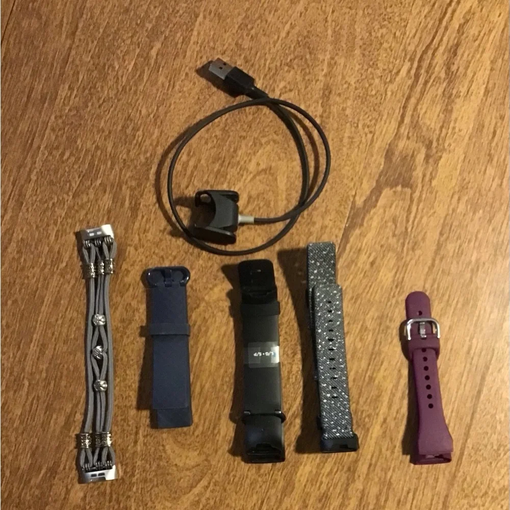 Fitbit band bundle and charger - 6 piece set